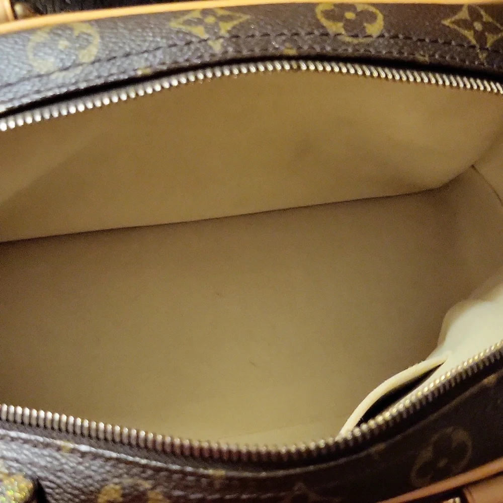 LOUIS VUITTON 🎀 EXCELLENT CONDITION 🩵DISCONTINUED 💄**MANHATTAN PM**💄 - Picture 7 of 14